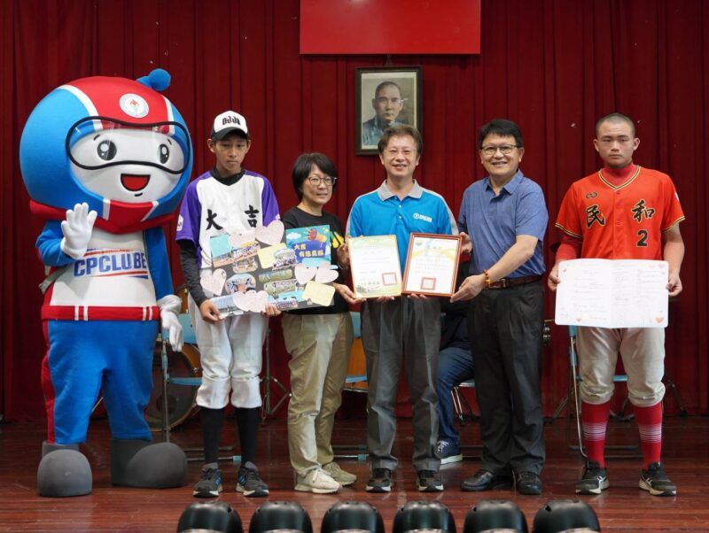 國光牌支持基層棒球運 積極捐贈基層青少棒球具