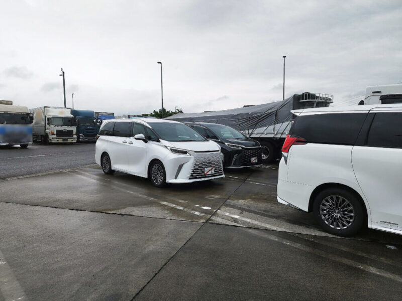近乎無偽裝的Lexus新一代LM與舊款LM! 黑白兩色、共四台車輛之目擊情報