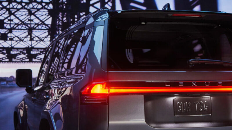 Lexus新一代「GX」全球首演前釋出局部車尾設計!