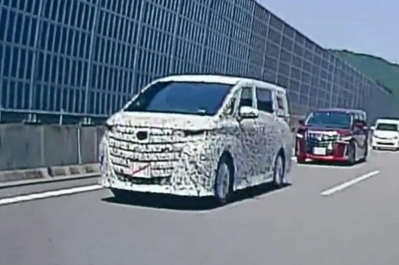 Toyota新一代「Alphard」褪下偽裝於中國大陸現蹤! 窺探到第二排座椅設計!