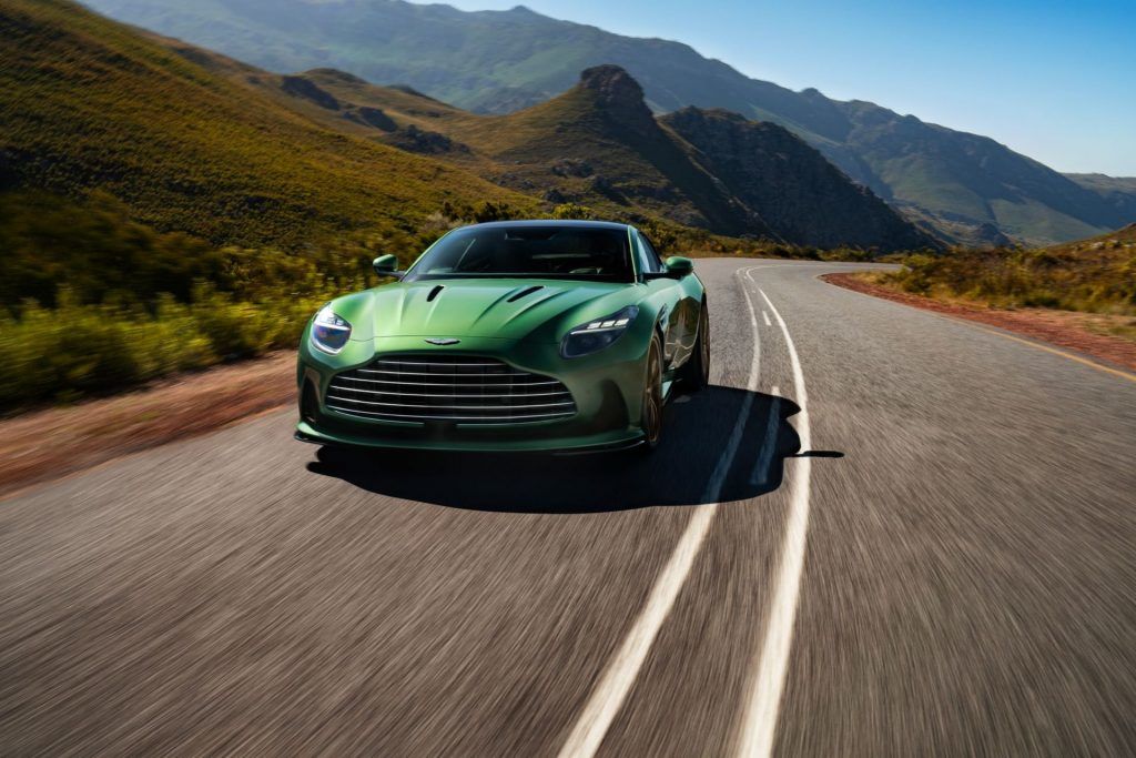 Aston Martin DB12 凌駕 GT 之上，世界首輛 Super Tourer劃時代正式發表
