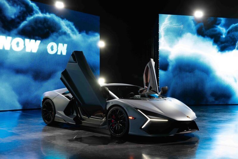 藍寶堅尼品牌首部V12混合動力  Lamborghini Revuelto性能超跑震撼抵臺