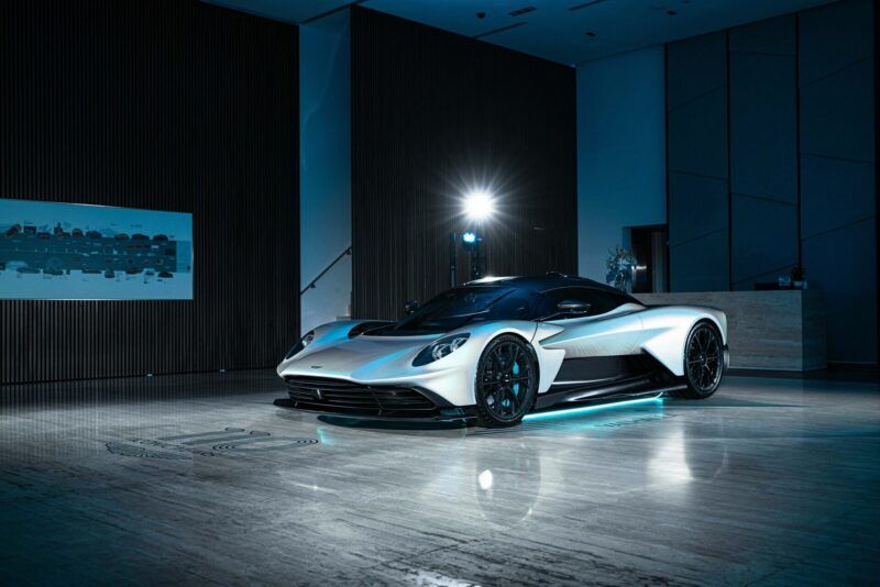 MASTERY. DRIVEN.   極致駕控與精湛設計完美演繹 Aston Martin Valhalla