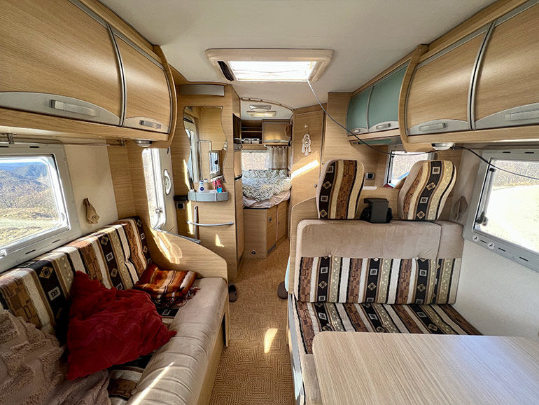 【車中泊】義大利中古露營車介紹!收納空間充足、如家一般的舒適度(下)
