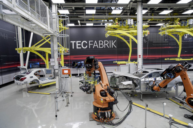 Mercedes-Benz契合「工業4.0」優勢 以數位革新汽車工業 持續領航前行