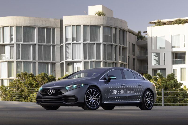 未來可期 Mercedes-Benz自動駕駛燈號通過許可