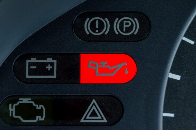 【百問】什麼是機油壓力警告燈?  亮燈原因、應對方式、亮燈仍可行駛?