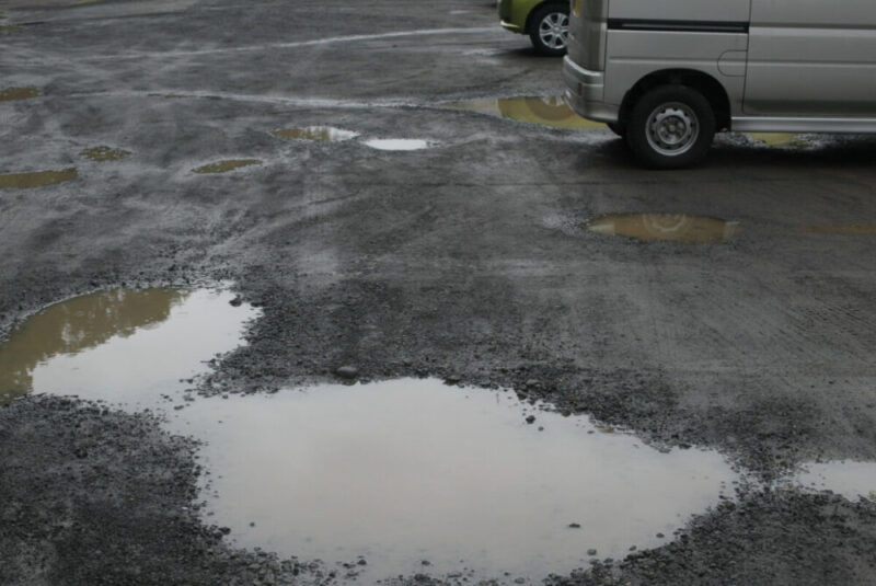 【百問】 車輛與梅雨篇：車輛真的會因停車場而長滿霉菌嗎? 透過不同例子進行考察