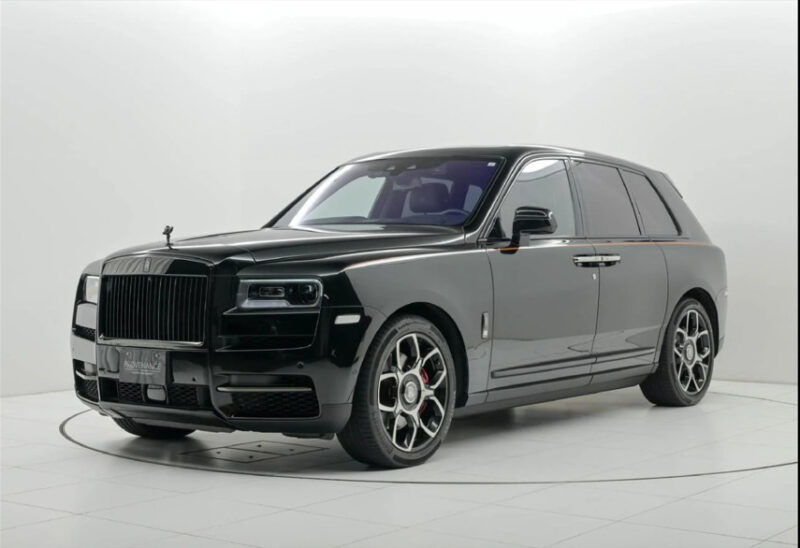 2021年勞斯萊斯 Cullinan Black Badge紀念車  當年售價2268+350萬 暫定價2240萬 哩程數16000  目前台灣總代理2021年式只有1台，在2手車訊官網也買得到1台