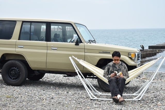 對Land Cruiser的愛超深! 開Land Cruiser70在海邊、露營地盡情享受的小學老師☆