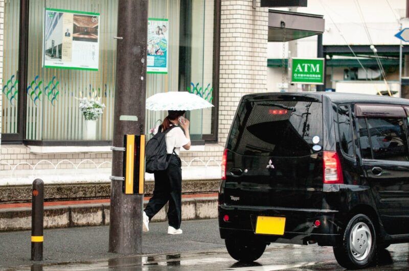 雨天發生意外事故的機率比晴天多出幾倍? 雨天駕車善用「它」可以提升安全度?