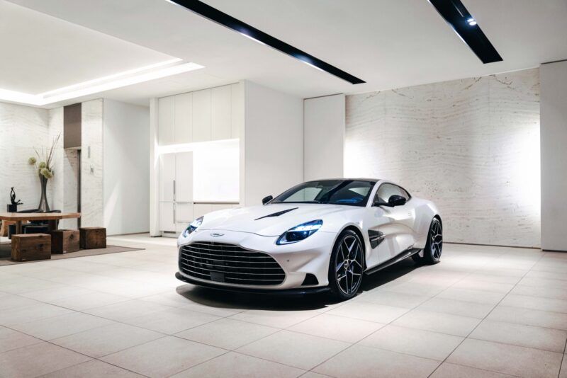 傳奇回歸 Aston Martin Vanquish