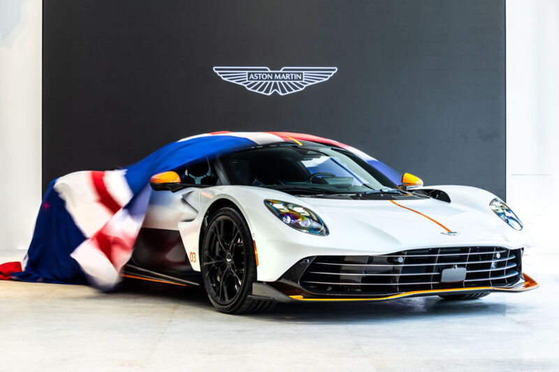 中置超跑Valhalla強勢登場 Aston Martin台中旗艦展示暨服務中心開幕