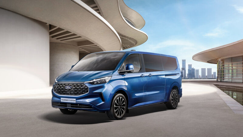 The All-New Ford Tourneo Custom福特旅行家25年式全新到港 全車系升級Ford Co-Pilot360™ Level 2駕駛輔助 配備升級總價最高超過11萬元