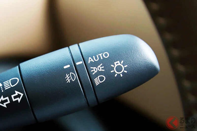 車燈開關上的「AUTO」是什麼？ 其實是法律改了！自動大燈強制化，對駕駛者來說全是好處！