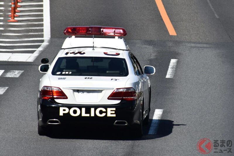 前方有台「慢速行駛的警車」，超車真的沒問題嗎？ 不小心就會違規？超車時該注意的「NG行為」是什麼？