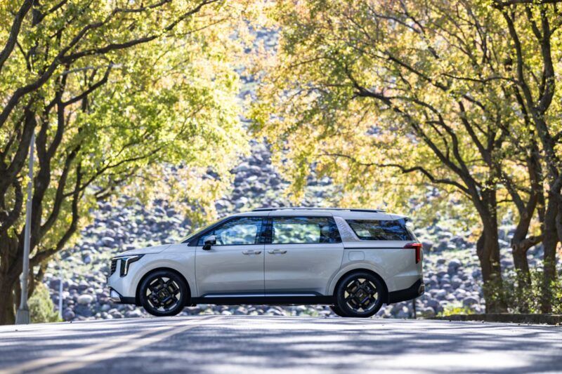 Kia全功能豪華休旅The new Carnival  連續四年榮獲車訊風雲獎「最佳進口大型MPV」！