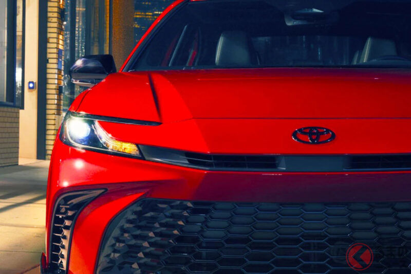 豐田發表「全新 Camry」！ 配備帥氣「黑色 Toyota 廠徽」的第11代車型超吸睛！