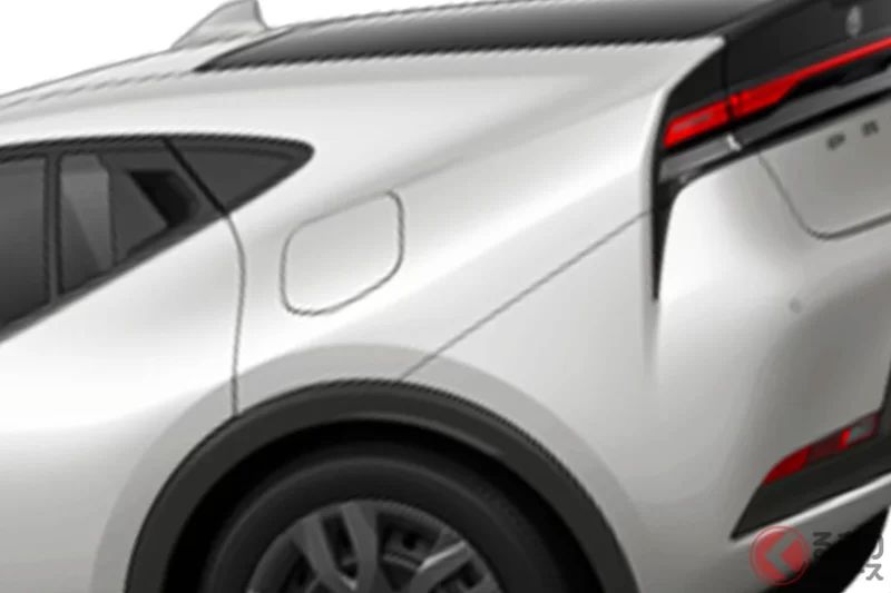 275萬日圓！Toyota 最新「五人座 FF 房車」超強登場！ 超省油「每公升32公里以上」、寬敞行李廂也很吸引人！比頂規便宜「185萬日圓」的「黑化風」入門款 Prius X 有多超值？
