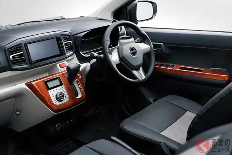 99萬日圓即可擁有「4人座」！大發(Daihatsu)最便宜的「入門級乘用車」超狂！高級感與復古韻味滿點、搭載「超豪華內裝」的「懷舊風格」版本超讚！散發著昭和時代氛圍的「Mira e:S」純正原廠復古風格套件到底有多迷人？