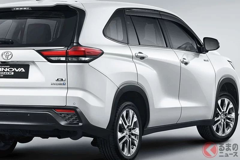 全長約4.7公尺，TOYOTA「7人座 SUV風格休旅車」備受關注！大面積倒梯形水箱護罩搭配典雅棕色內裝，外型搶眼又有質感，還具備一定的越野能力——一起來認識亞洲市場熱賣的「Innova」吧
