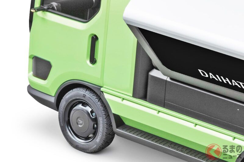 Daihatsu「創新輕型卡車」引發熱烈關注！全長 3.4 公尺搭配「前所未有的車門」與劃時代貨台，似乎非常實用！針對高齡族群友善的綠色車身「Tsumu Tsumu」概念是什麼？