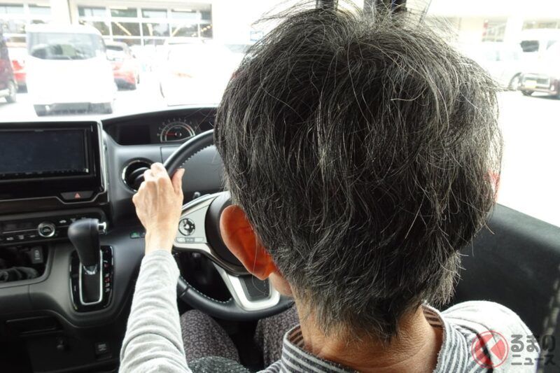 「未停讓 76 歲翁」為何被捕？僅因斑馬線未停讓？拒絕出示駕照的慘痛結局是什麼？