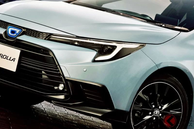 新車 228 萬日圓！Toyota「新 Corolla“轎車”」發表引發熱烈迴響？！「設計出色」「我很喜歡」的聲音不斷！車長不到 4.5 公尺「恰到好處的尺寸」＆精悍「大口水箱罩」的「瀕臨絕種“小型轎車”」成為話題