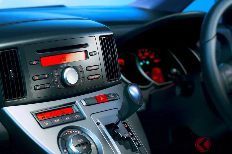 660cc Daihatsu「小豪華車」引發熱烈迴響！「根本是輕型車界的 Celsior！」「強勁加速超爽！」讚不絕口！搭載極致舒適「超豪華座椅」的「Sonica」備受矚目！