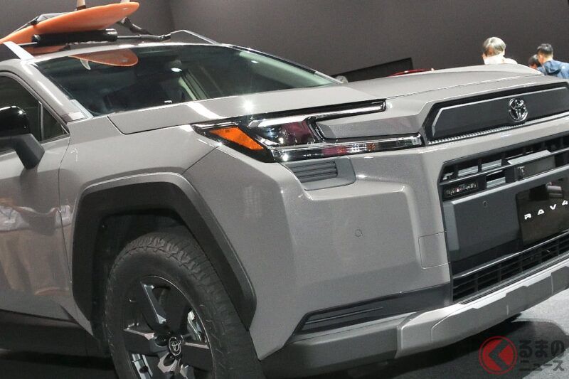 睽違七年全面改款！Toyota 全新「RAV4」引發熱烈迴響！網友驚呼「每個版本都帥炸！」「這台 SUV 馬力也太強了吧！」「好想知道操控性如何啊！」首次搭載「全新動力總成與軟體」的進化跨界 SUV 成為話題焦點！