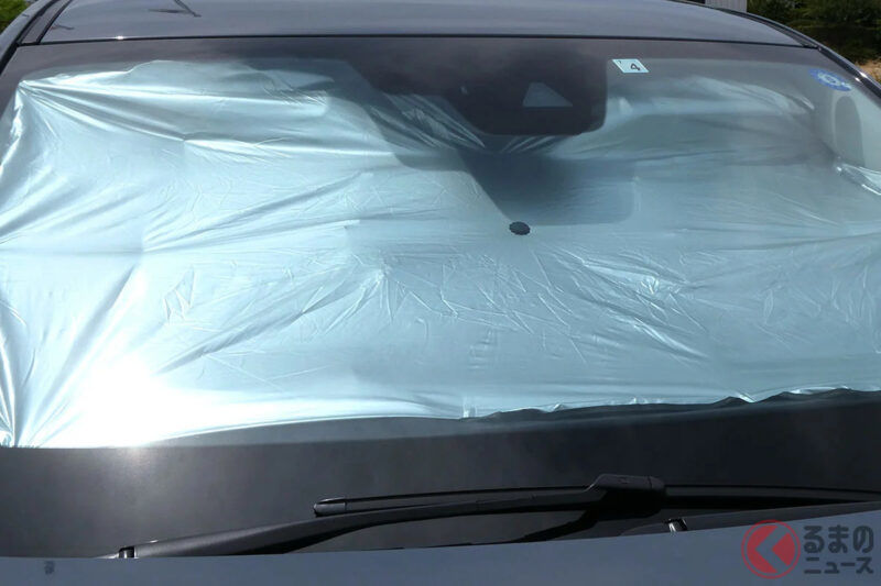 「夏天超熱的車內」只需5分鐘＆免工具就能「急速降溫」的方法超強！ 大家在用的「遮陽板」其實降不了溫？不失敗的正確使用法是？