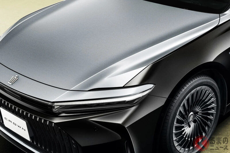 豐田發表「新款CROWN SEDAN」！ 全長5公尺的「正統FR轎車」首次推出「極致黑化版本」與「創新黑銀雙色設計」！