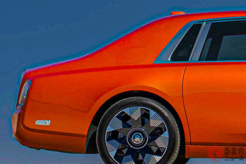 日產「西村社長」開著超高級「Phantom」加油挑戰極限!?  超大油箱引發「強制停止」！100L裝滿前就被截斷的原因是？