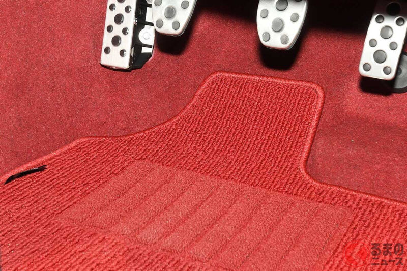 汽車「地墊」其實「超級髒」卻經常被忽視？ 擺脫惡臭的「正確清潔方法」是什麼？