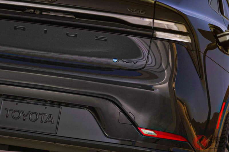 豐田發表全新「黑到底Prius」！ 搭載220匹馬力的運動化高性能車款！黑色「TOYOTA車標」加持的黑化特仕車「Nightshade」登場美國市場