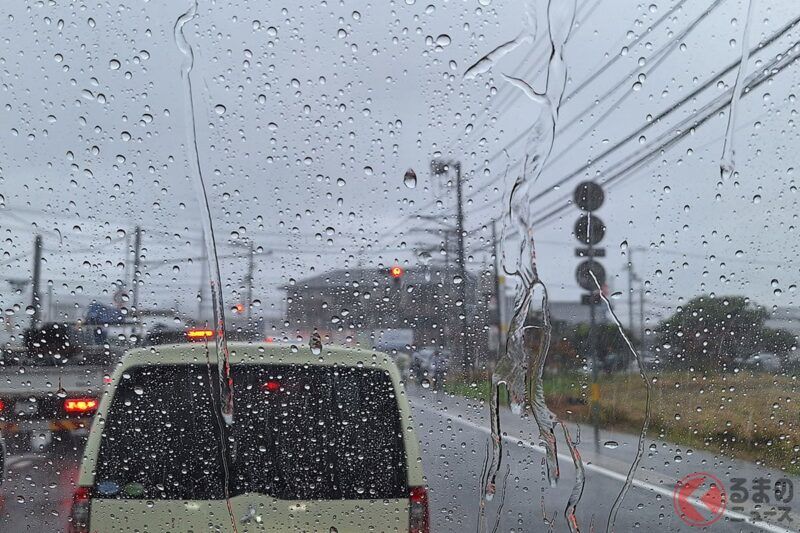 汽車玻璃為什麼需要「撥水鍍膜」？光前擋風玻璃還不夠嗎？連「旁邊的玻璃」也需要撥水的驚人理由是？