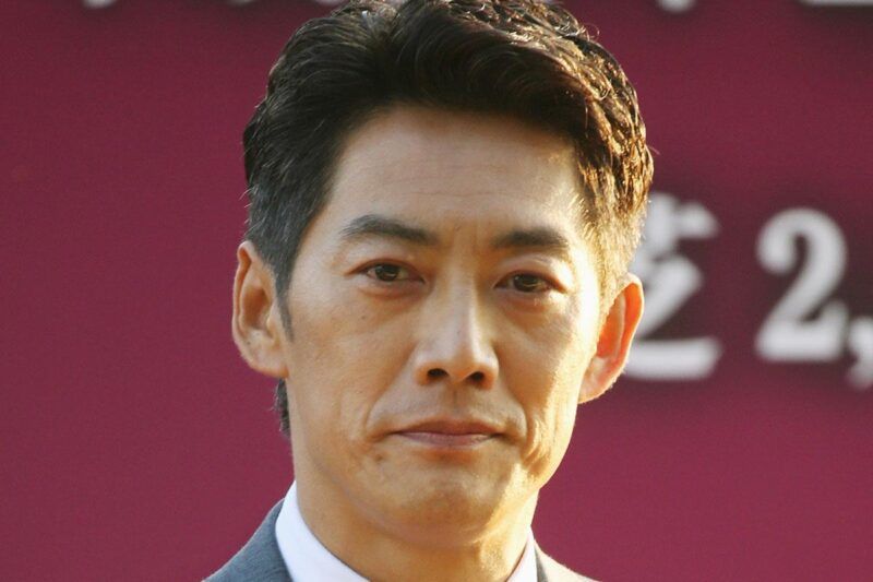 「反町隆史」與一輛「超過3000萬日圓」的「高級車」合照公開！引發「好帥！」「好棒！」等熱烈反應！氣勢驚人的「最上級SUV」究竟是什麼樣的車？