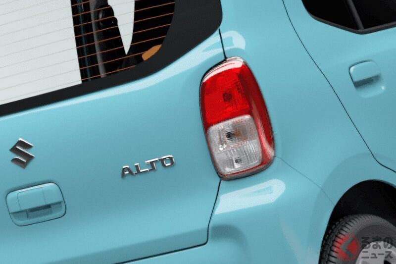 新車114萬日圓起！鈴木「四人座輕型轎車」最便宜車型也能滿足需求嗎？ 以高性價比為主打的基本款輕型車「Alto」，與配備齊全的高階車型相比，價格相差約50萬日圓，兩者差異為何？