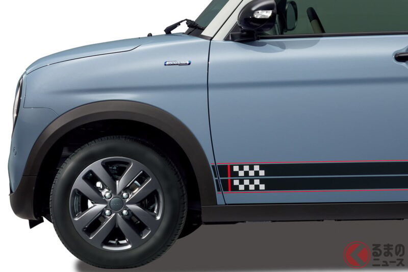 鈴木發表「新款Lapin」！簡直像「SS版本」一樣帥！ 裝上黑色套件加上條紋的新款貼紙，讓人一看就有熱血駕馭的感覺！ 這款預告性能感十足的「Black Sports Style」到底是什麼樣的車款呢？