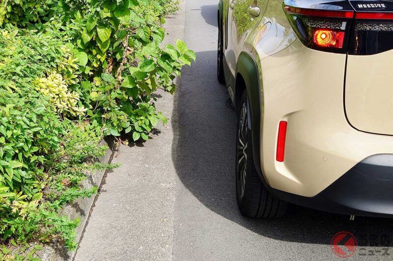 「看不到左邊很可怕…」許多人對「車輛左側靠邊」抱持不安感 有沒有什麼好方法？ 「專家教你」推薦給新手的實用技巧是什麼？