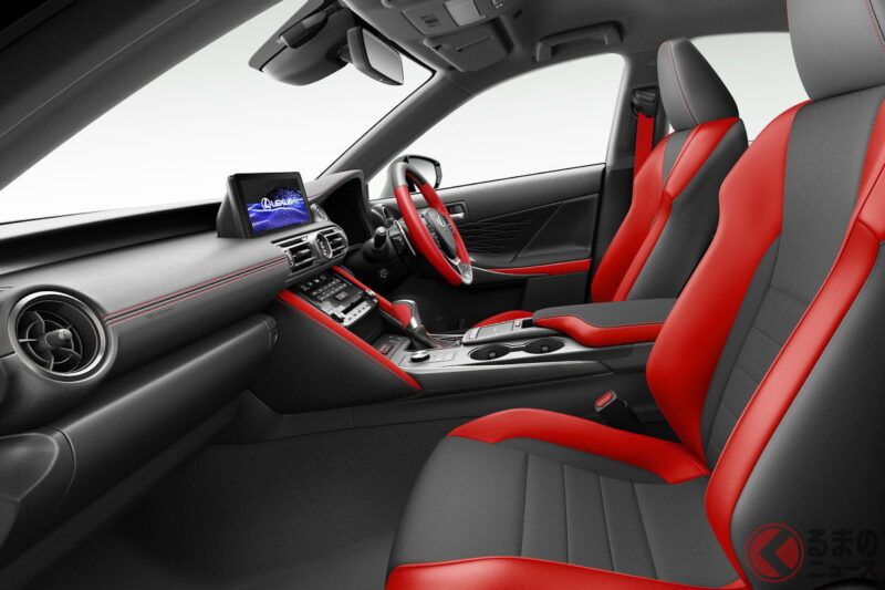 雷克薩斯「最終型 V8 運動房車」引發熱烈迴響！ 「紅色內裝太棒了！」「950 萬日圓真划算！」聲音不斷！超人氣一車難求的「IS Climax Edition」到底是什麼樣的車型？