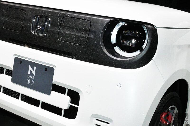 本田首次公開全新輕型休旅車！採用圓形大燈與創新「熊貓臉」設計，內裝超簡約！這款被稱為“史上首次”的靜音型車款「N-ONE e：」，是日常代步的最佳選擇。到底跟原本的N-ONE有什麼不同呢？