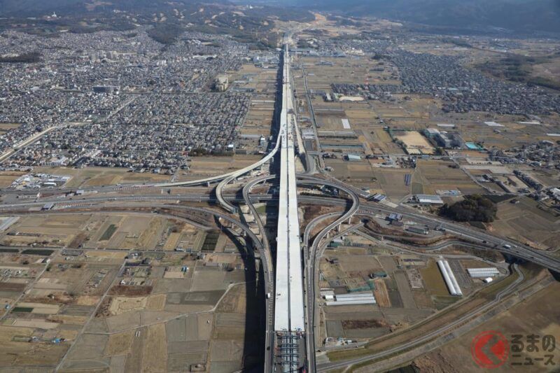 關西的大動脈「新名神高速公路」什麼時候會全線通車？ 只要「名神高速」超塞車的熱點「京都東交流道」一開通，就能直接避開那段塞車路段！那「大津JCT～高槻JCT」之間的工程進度現在怎麼樣了呢？