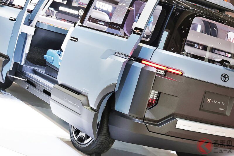 豐田的「超新潮 SUV 廂型車」超令人期待！  霸氣的方正設計 × 和「VOXY」差不多的剛剛好尺寸！  還有超帥的「神級滑門」設計，超酷的「Crossban Gear」到底會不會量產上市呢？