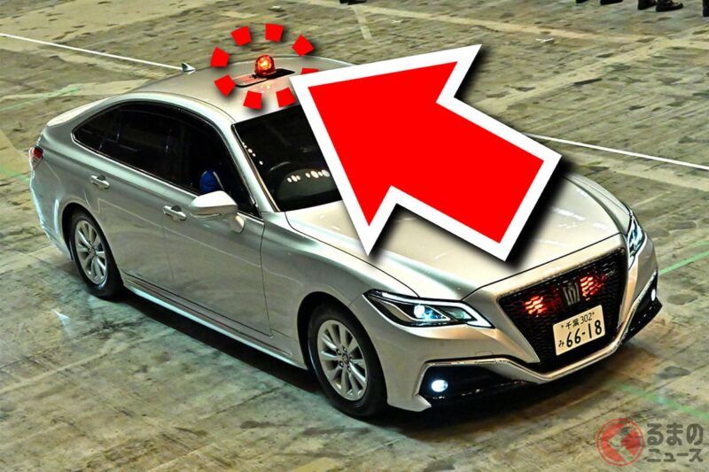 「怎麼會是你…」混在街道裡的「便衣警車」要怎麼分辨？除了低調的 Crown 之外還有什麼要注意的？留意警察特有的「氣場」！一眼就能認出交通便衣警車的方法是什麼？