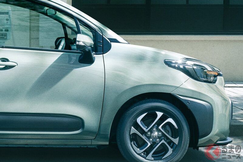 豐田推出「全新 Sienta」！ 安全性再升級，還搭載了品牌首見的超方便新功能！ 跟對手本田「Freed」有什麼不一樣？ 超人氣「小型MPV」完整對比！