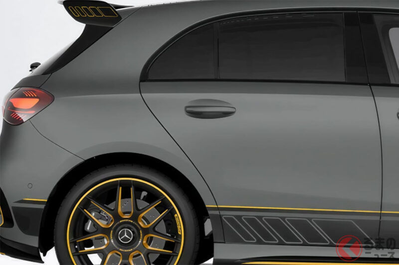 全長4.3米！斬新小型車引發熱烈回響！ 「2公升引擎馬力超過420匹，感覺超快」「專屬標誌及日本限定規格，滿滿特別感」！賓士AMG「A 45 S」吸引眾人目光！