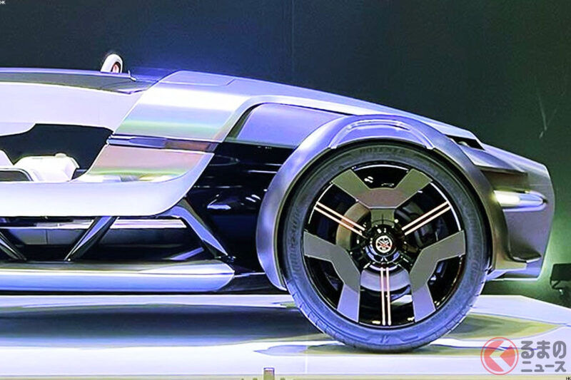 山葉創新「三輪運動跑車」超吸睛！ 完美融合「汽車×機車」的開放式車款！「三輪皆可操控」的「Tricera」引爆話題！