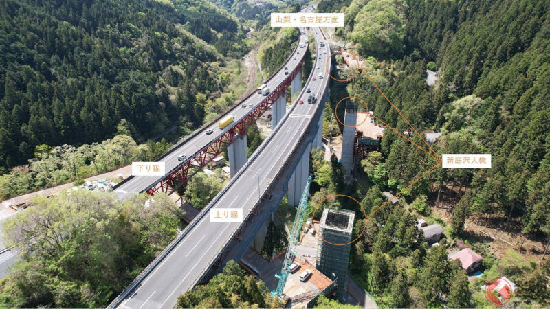 日本中央道「地獄塞車點」解消邁出關鍵一步！  幾乎天天塞的「小仏隧道」將啟用「新隧道」！「巨大橋墩」已幾乎完工！工程進度現況揭曉