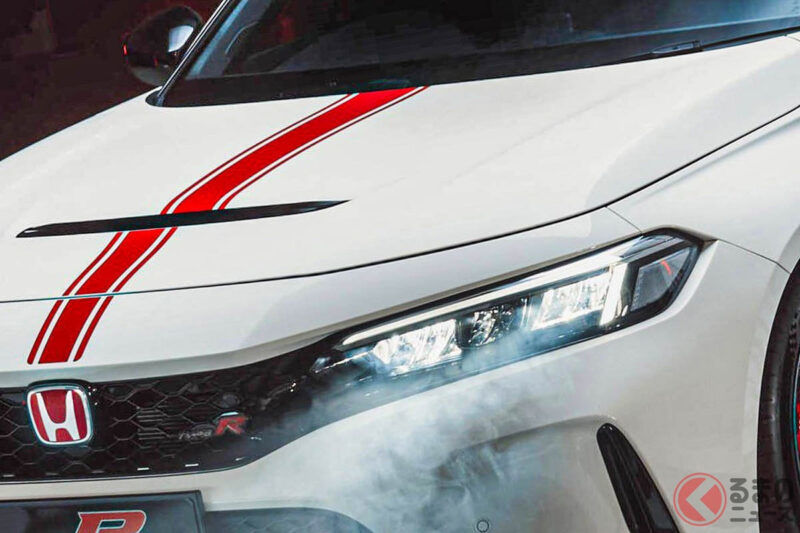 豐田最終款「Civic Type R」超強！ 黑色車頂×紅色貼花超帥氣！搭載6速手排與2公升渦輪 「Ultimate Edition」歐洲登場，究竟是怎樣的車？